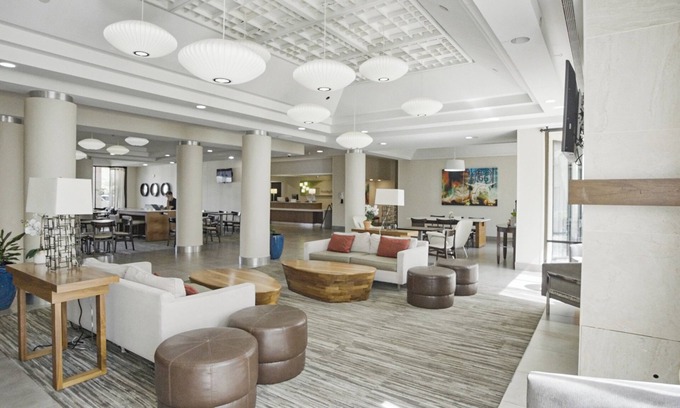 Las Colinas Hotel | Holiday Inn Irving Las Colinas by IHG