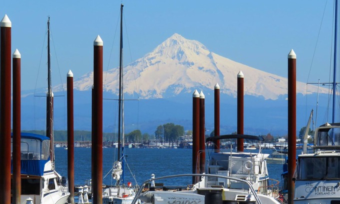Hayden Island Hotel | Holiday Inn Portland - Columbia Riverfront by IHG