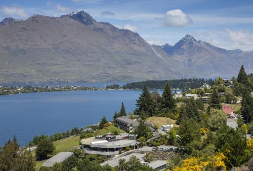 Queenstown Hotel | Holiday Inn Queenstown Frankton Road by IHG
