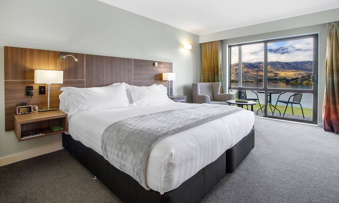 Queenstown Hotel | Holiday Inn Queenstown Frankton Road by IHG