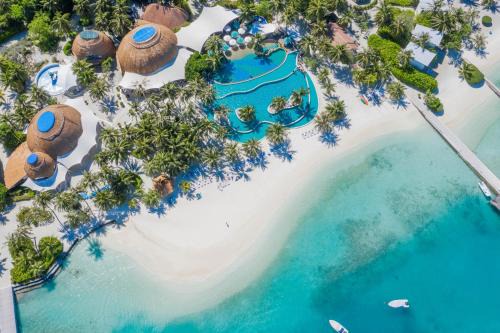 Kandooma Complejo | Holiday Inn Resort Kandooma Maldives - Kids Stay & Eat Free and Free Roundtrip Speed Boat for a minimum 4 nights stay
