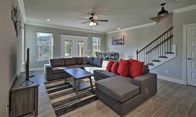Holiday Island Casa | ‘Holiday Island’ Beaver Lake Escape w/ Views!
