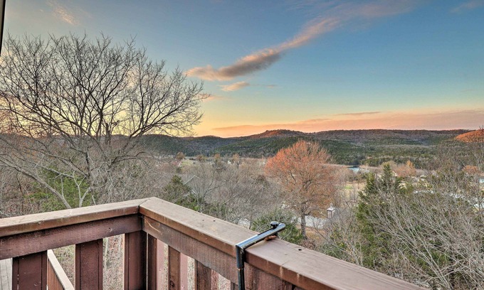 Eureka Springs Casa | Holiday Island Escape w/ Panoramic Lake Views