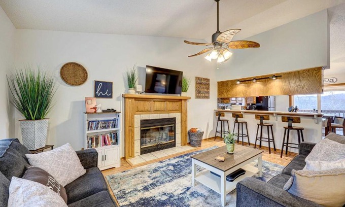 Eureka Springs Casa | Holiday Island Vacation Rental with 2 Balconies