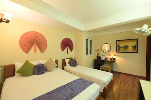 Old Quarter Hotel | Holiday Lakeview Hotel