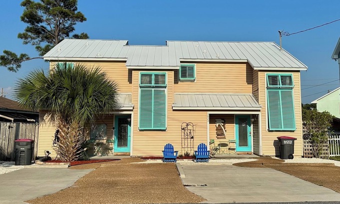 Crescent Beach Casa | Holiday Oasis -5 minutes to Beach and boat ramp; pets welcome
