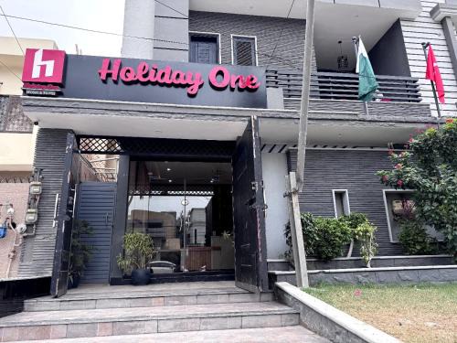 Gulshan-e-Iqbal Casa | Holiday One Hotel & Suites