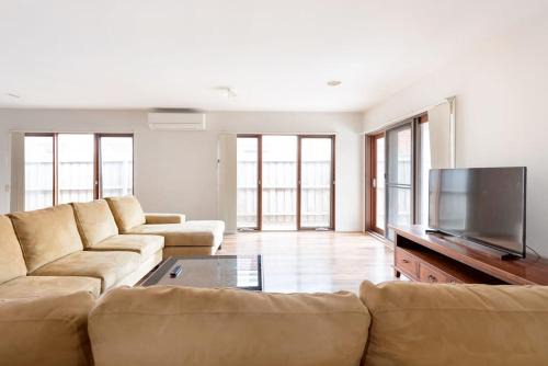 Truganina Casa | Holiday Rental 6 KING BD 12PPL