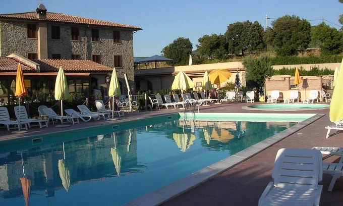Pomaia Apartamento | Holiday resort, pool,children's pool,restaurant,child-friendly. close to village
