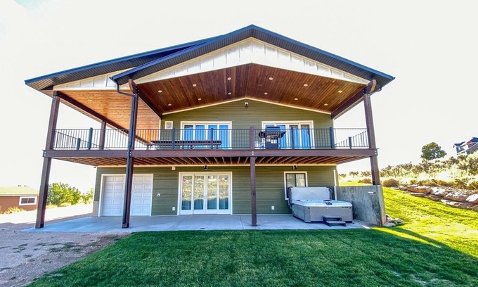 Sweetwater Casa | Holiday Retreat Cabin with themed rooms and New Hot Tub!
