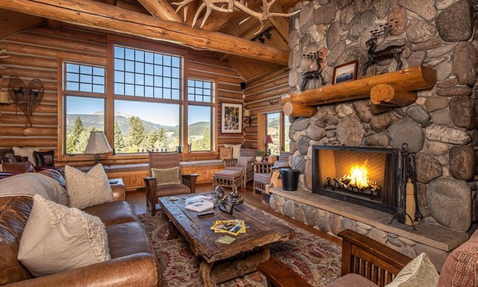 Skywood Preserve Casa | Retiro privado en 20 acres con bañera de hidromasaje y vistas a Lone Peak, cerca del esquí y del centro de Big Sky