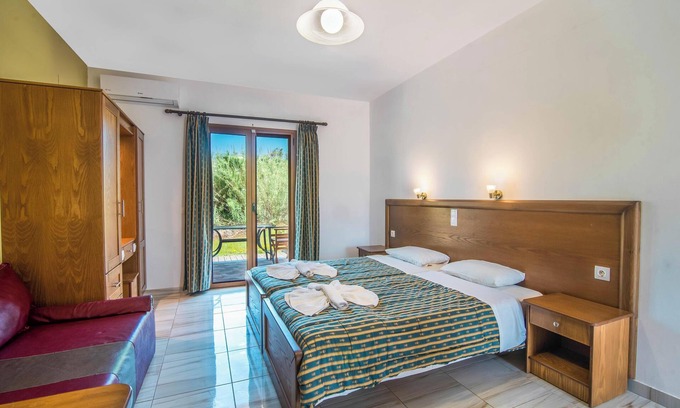 Arillas Apartamento | Estudio de vacaciones 'Mirage Arillas Estudio Tipo C16' junto a la playa con balcón, piscina y Wi-Fi