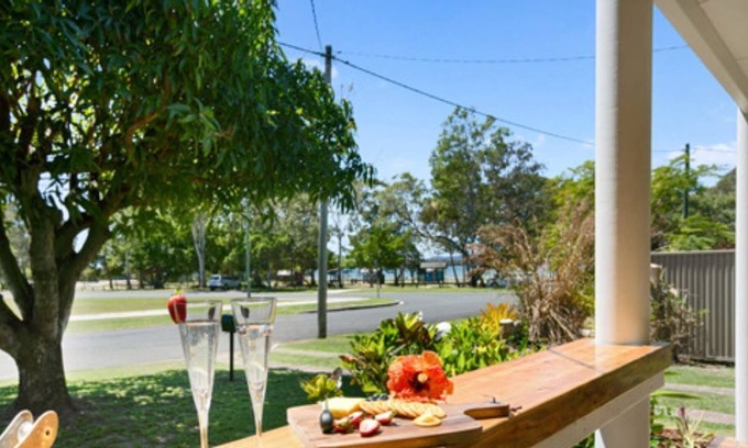 Tin Can Bay Casa | Holiday this beautifully renovated pet freindly home with views!