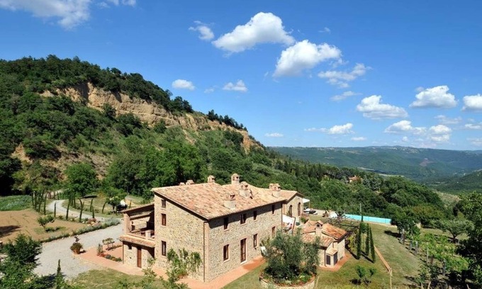 Orvieto Villa | alquiler de villa grande para vacaciones en italia, umbria, cerca de orvieto, vistas, aire acondicionado, piscina, wi-fi, corto plazo largo t