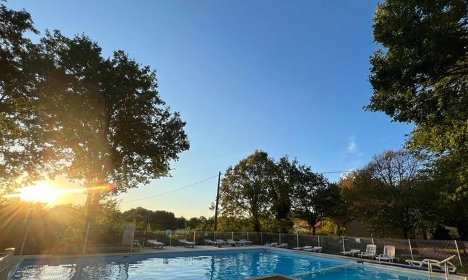 Saint-Aubin-de-Nabirat Apartamento | holiday village gîte 5 places