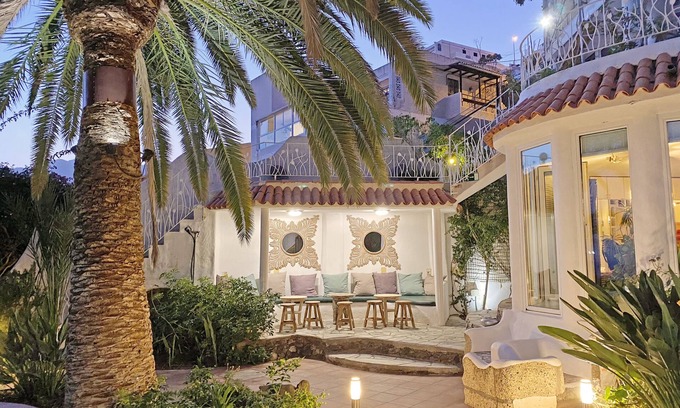 Tabaiba Otro | Villa Vacacional y centro de Seminarios con vista al mar y jardín en Tenerife.