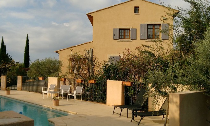 La Tour-d'Aigues Villa | Casa de campo con piscina Les Vignes - casas de Luberon. com