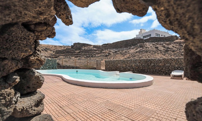 Haria Villa | Villa de vacaciones 'Playa Marina Eco Bungalow Mala' con vistas al mar, piscina compartida y Wi-Fi