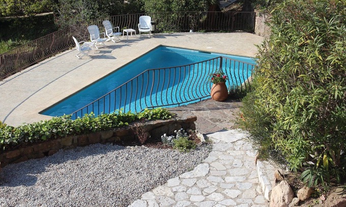 Theoule-sur-Mer Villa | Villa de vacaciones con vistas panorámicas al mar, piscina privada y jardín