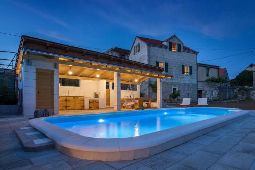 Omis Casa | Holiday Village Home Kamenica
