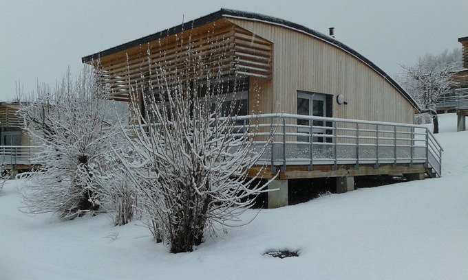 Menet Chalet De Esquí | CENTRO DE VACACIONES DE LAGO MENET / frente al lago de 14 hectáreas