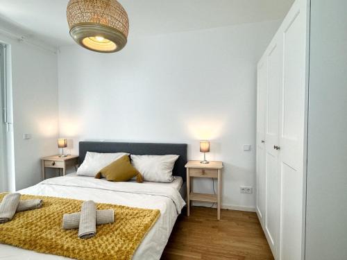 Schoenefeld Apartamento | HolidayHome Apartments I Airport Deluxe Condo with Terrace