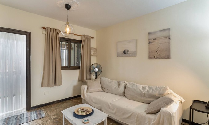 Gáldar Apartamento | Vacaciones 'Habibi Costa Norte Gran Canaria' con vistas al mar, terraza privada y Wi-Fi
