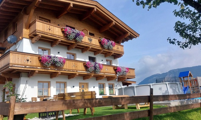 Fieberbrunn Apartamento | Vacaciones en la granja de huevos recientemente construida y familiar