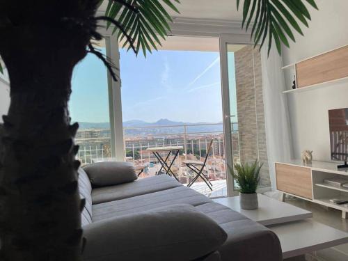 Carretera de Cadiz Apartamento | Holidays2Malaga Princesa 3 dormitorios, vistas al mar y montaña, terraza y a 200m a la playa