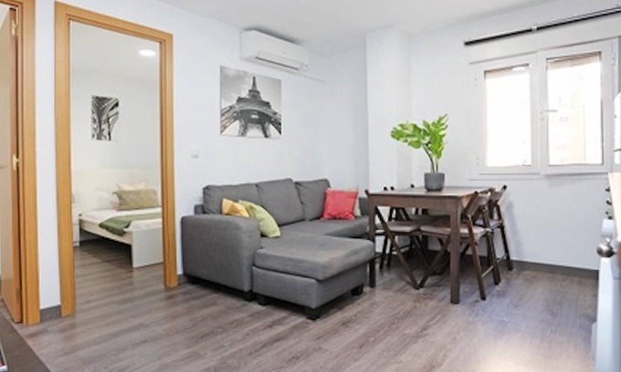 Jardin de la Abadia Apartamento | Holidays2Malaga Reyna Manescau 2 bedroom- Huelin Area just 450 mts from beach