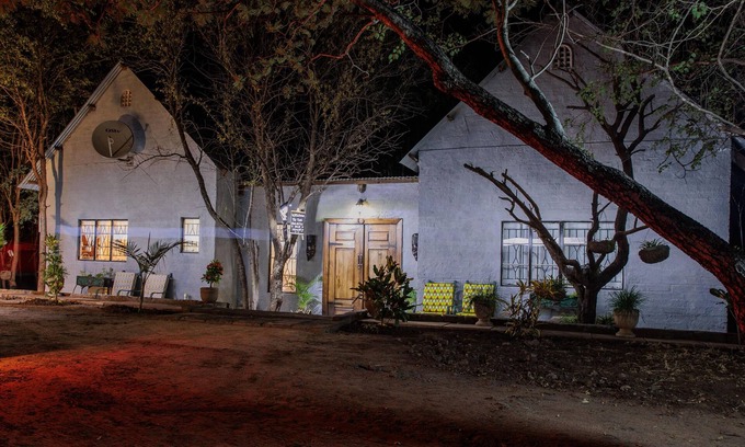 Livingstone Casa | Holistic Hive Retreat House - Luxury on the Farm