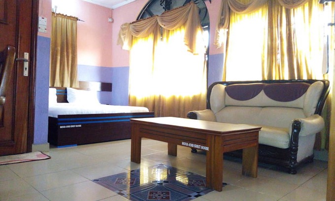 Oshodi-Isolo Casa | Holla-Jobi Guest House