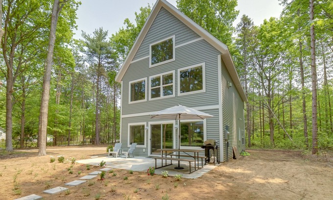 Holland Casa | Holland Home w/ Fire Pit: Walk to Lake Michigan!