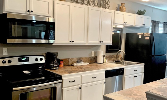 Vicksburg Apartamento | Holley Rentals 2br+ bonus Room 1300 sq ft apt. Sleeps 8