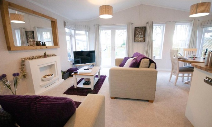 Ryther Cabina | Hollicarrs - Long Lane Lodge