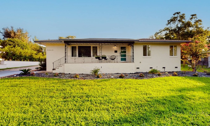 Lakeland Casa | Hollingsworth Place | House in Lakeland near Lake Hollingsworth with a yard