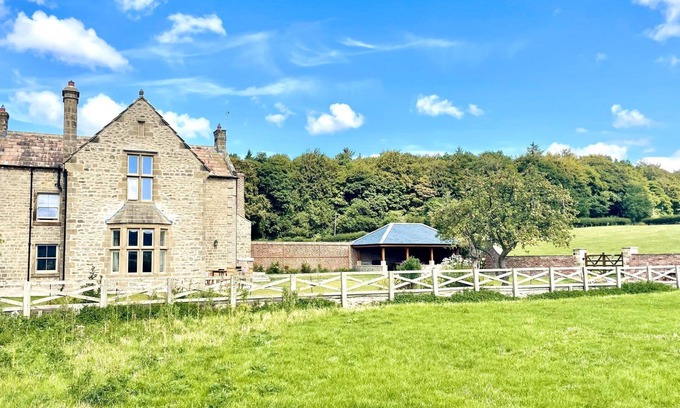 Spennithorne Cabaña | Hollins Farmhouse - a house that sleeps 10 guests in 5 bedrooms