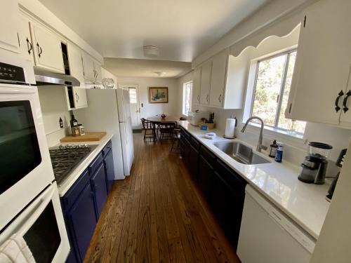 Orchard District Casa | Hollinshead Haven Home with BBQ & Free Wifi - 30 days min home