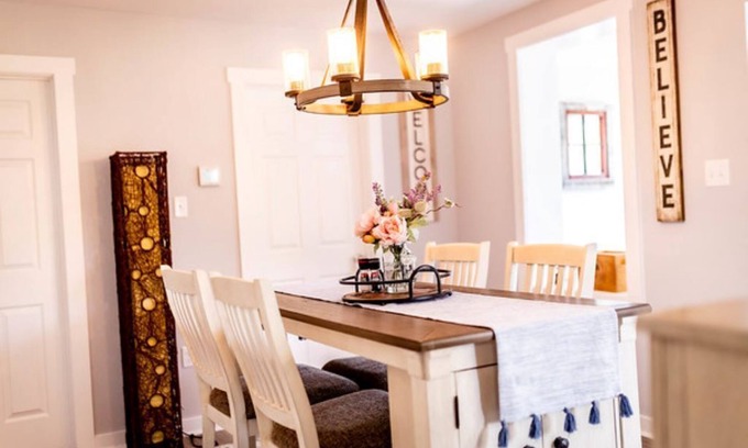 Smithsburg Casa | Hollow Hideaway is just the place if you looking to get away and relax.