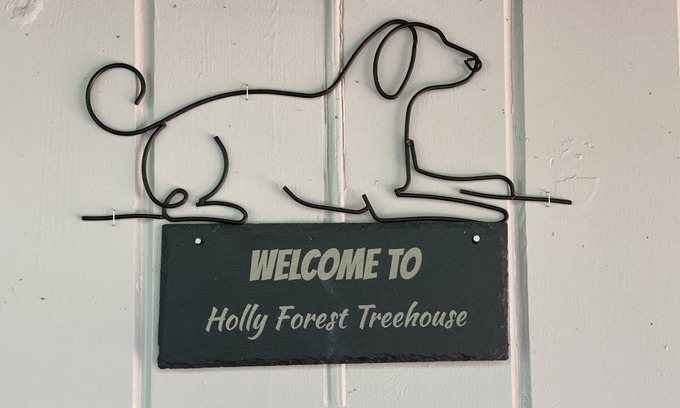 Sapphire Cabina | Holly Forest Treehouse - Dogs Welcome!