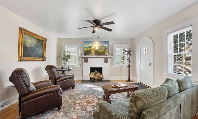Gastonia Casa | Holly Hill.. 3-bedroom home in Historic Gastonia private yard 20min to Airport