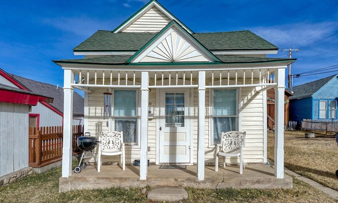 Leadville North Cabaña | Holly House - ¡Comodidad asequible / limpia en la ciudad! ¡Caminar a todos lados!