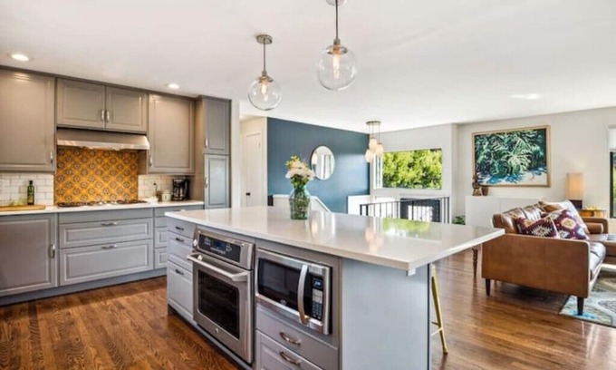 Seattle Metro Area Casa | Holly Street Hideaway