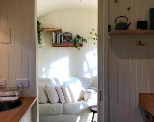 South Bruny Casa | Holly Tree Hut Eco Farmstay