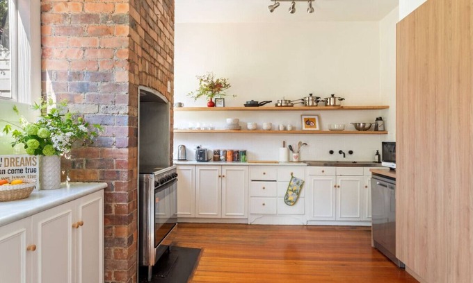 East Launceston Casa | Hollybrooke Cottage, prestige suburb in Launceston