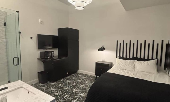 Downtown Louisville Apartamento | Hollyhock Suite 509: 1 bed/1 bath
