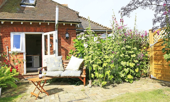 Bawdsey Casa | Hollyhocks - Woodbridge