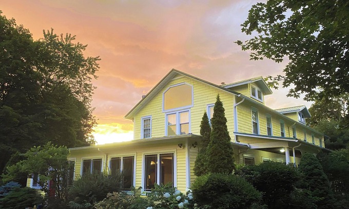 Catskill Cabina | HollyKissHudsonValley Fully Renovated Lodge- Private Guest Suite