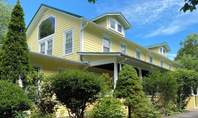 Catskill Cabina | HollyKissHudsonValley Renovated 1900 Lodge, Full House, including Guest Suite