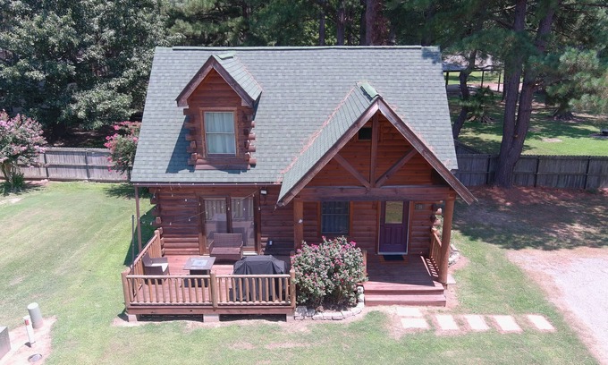 Heber Springs Cabina | Hollyn's House: 2 BR, 1 BA in Heber Springs, Sleeps 4